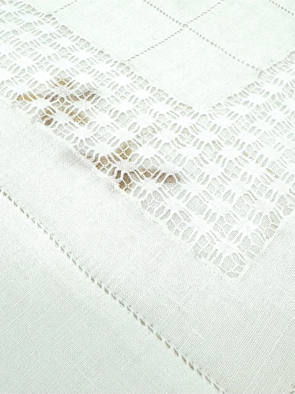 Gorgeous vintage linen dinner napkin white, hand embroidered